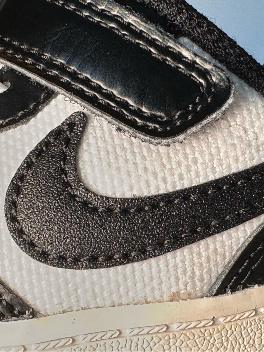 4.5c Nike Billy Borough Kids Black and White Low-Top Hook-and-Loop Sneakers - Picture 8 of 9